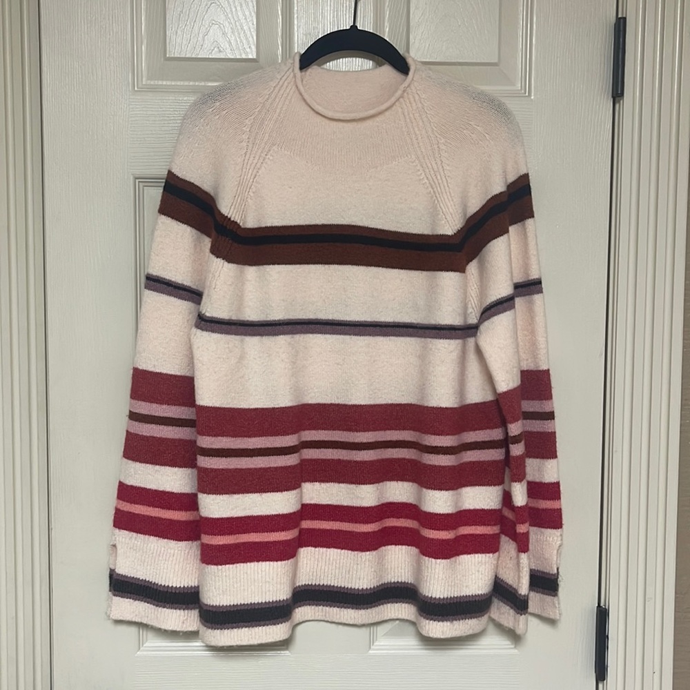 Loft sweater size medium. Great condition! See pictures